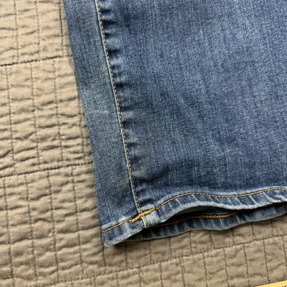 Lucky Brand 221 Straight Leg Jeans Mens 34x32 (33x30) Blue Denim Medium Wash